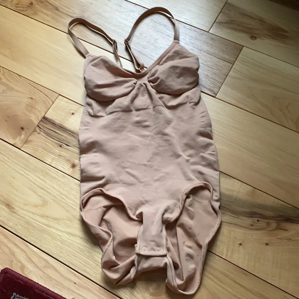 SKIMS SCULPTING BODYSUIT W. SNAPS - Picture 2 of 4